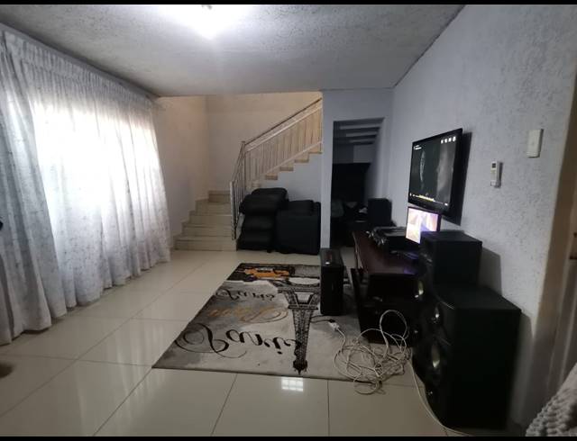 3 BEDROOM HOUSE FOR SALE IN EVATON WEST